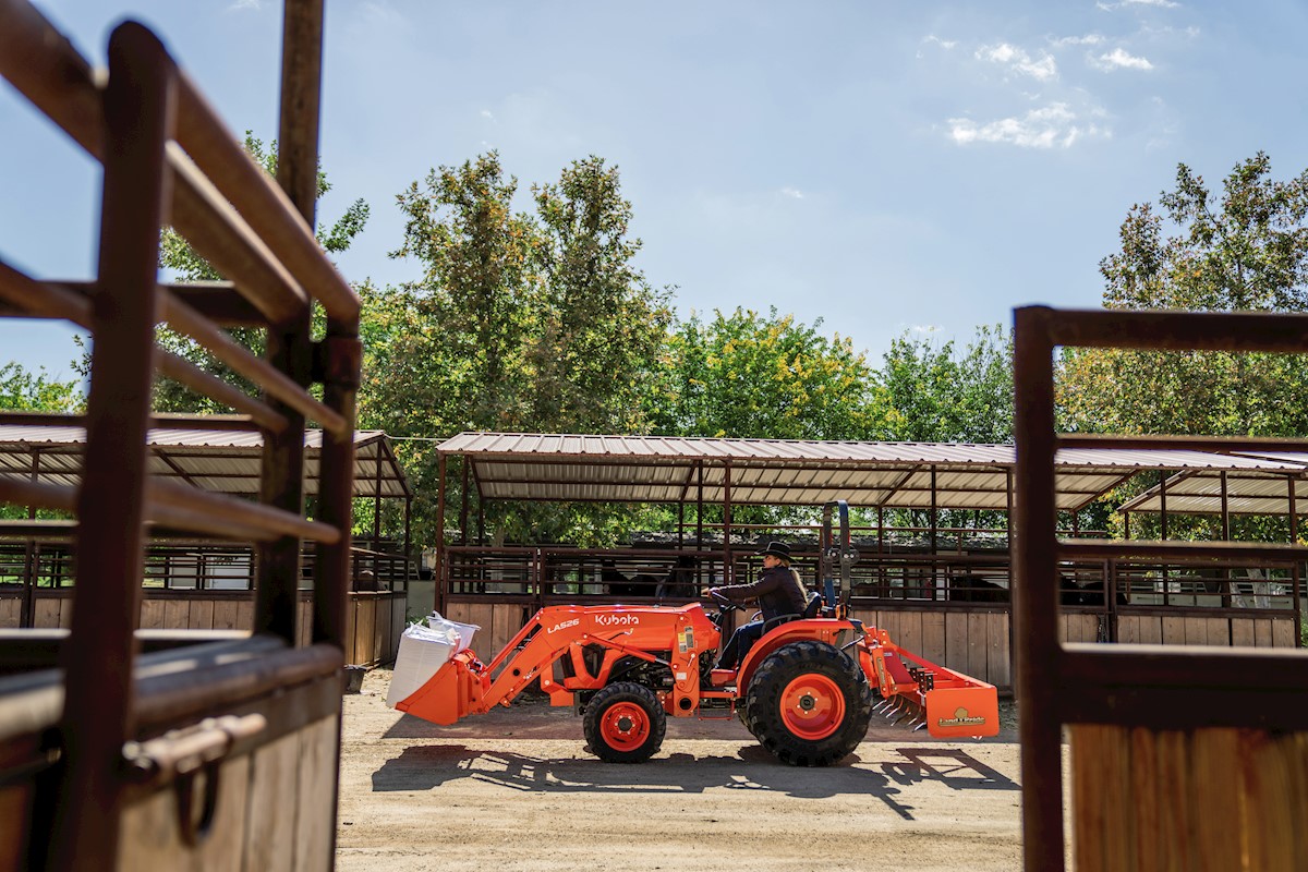 Kubota L3902 carrying heavy things